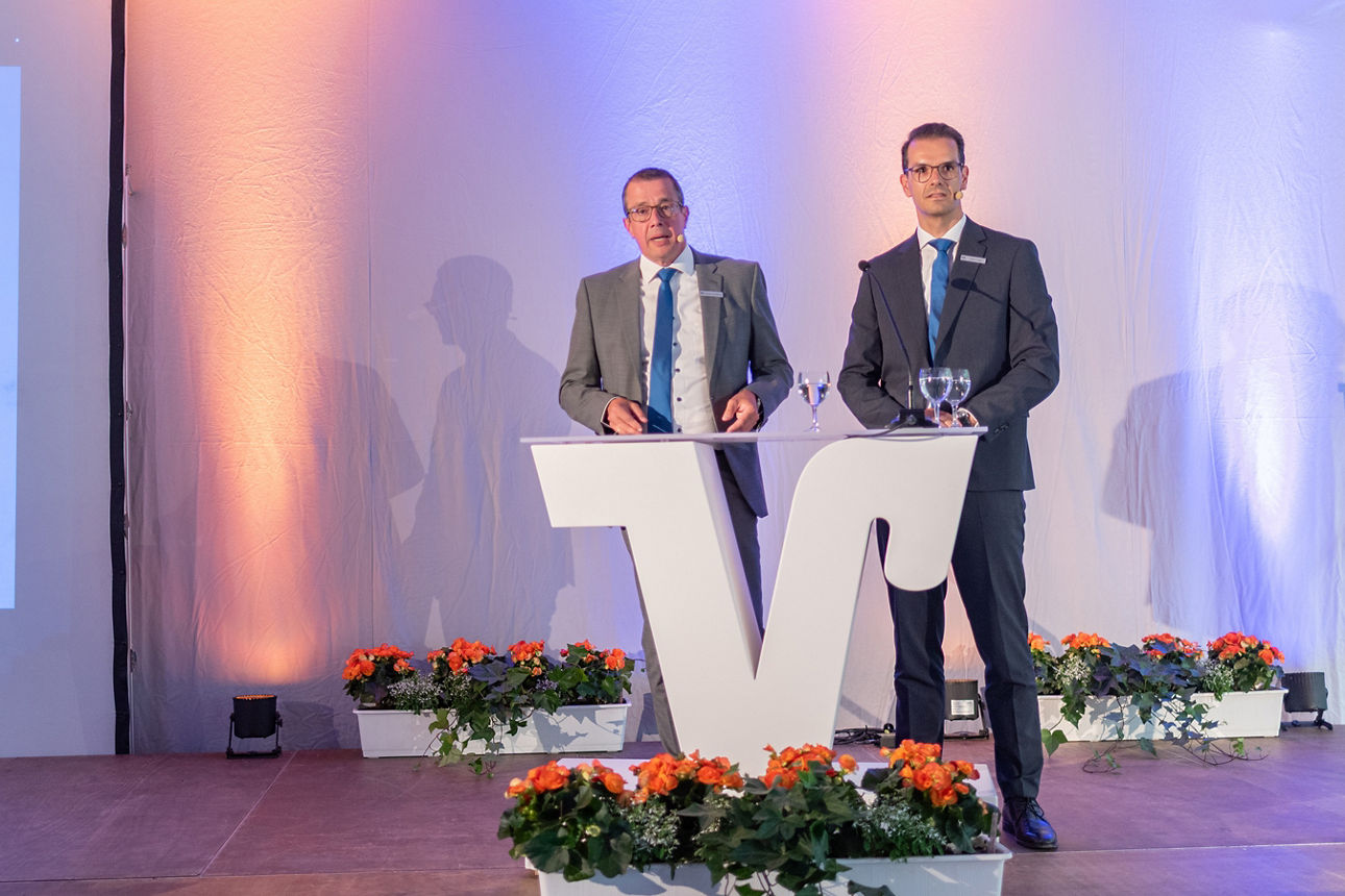 Norbert Scholtholt und Stefan Korte am Rednerpult.