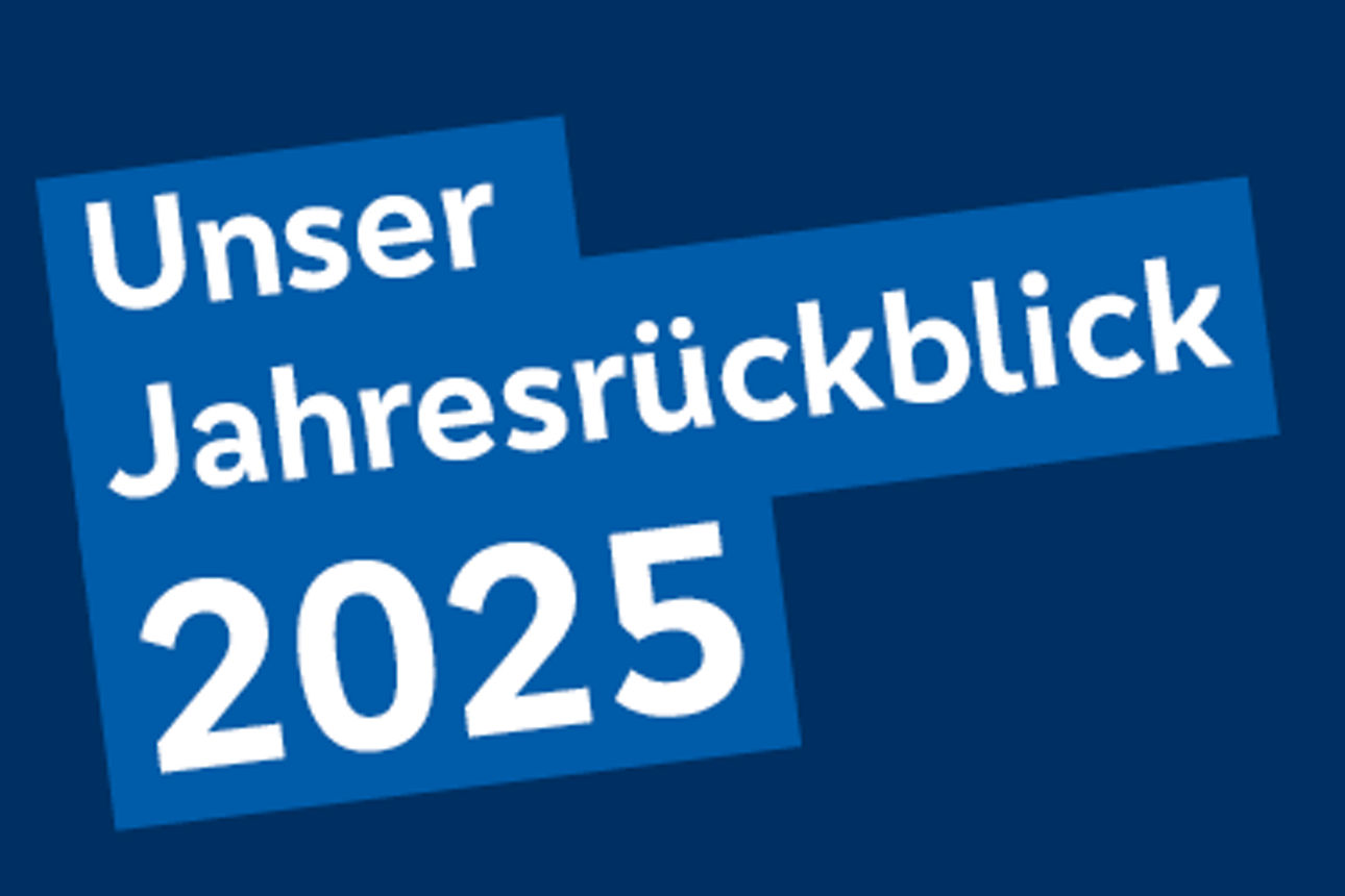 Unser Jahresrückblick 2025 auf weiß blauem Hintergrund