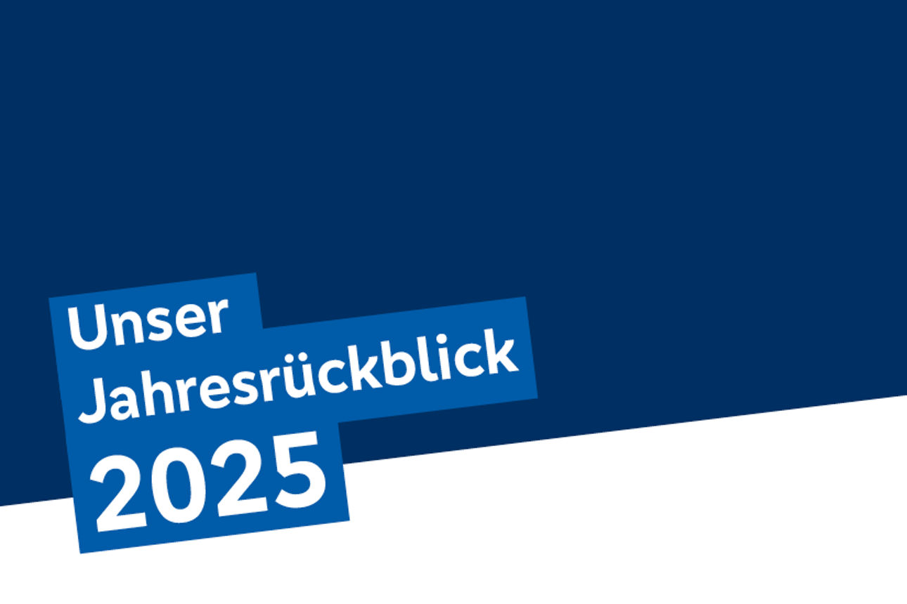 Unser Jahresrückblick 2025 auf weiß blauem Hintergrund