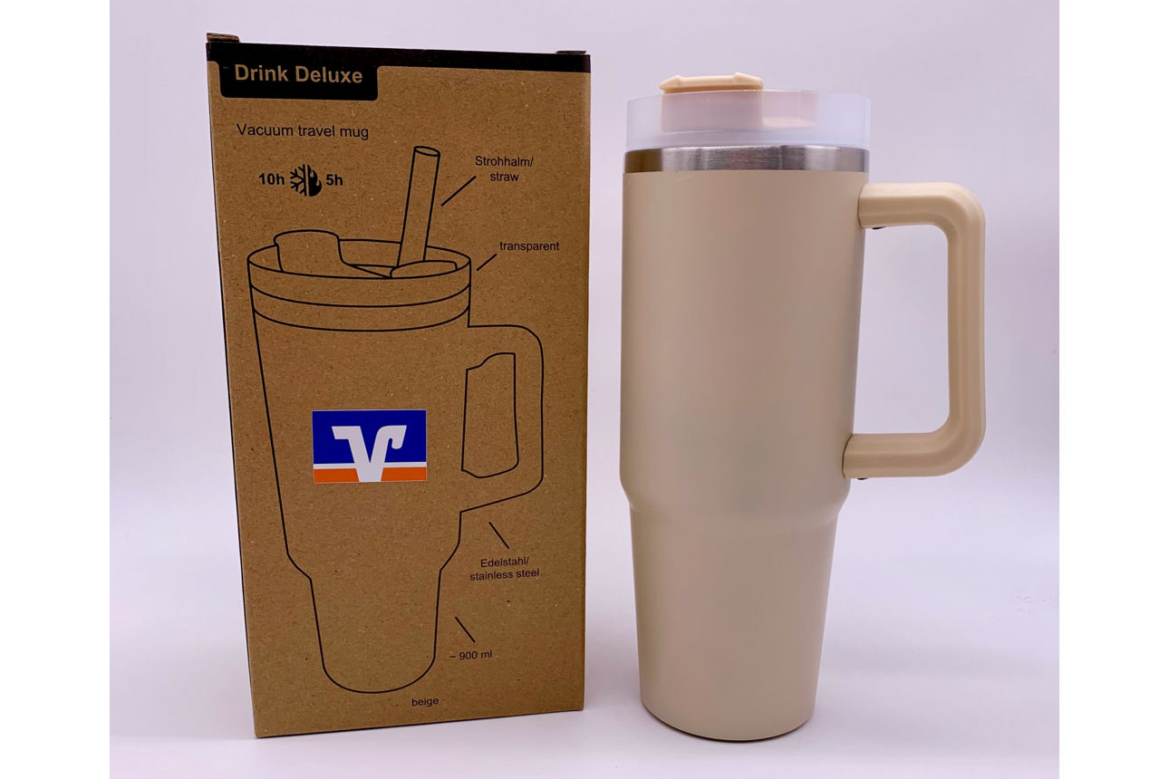 Thermo-Cup steht neben dazugehöriger Kartonverpackung