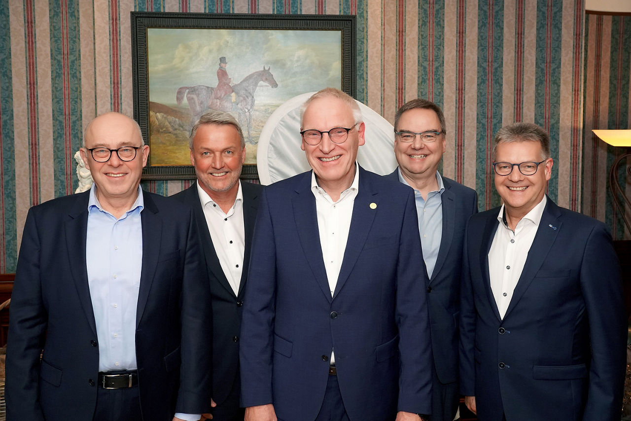 Gruppenfoto ehem. Vorstand und Aufsichtsratsvorsitzender