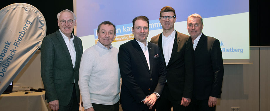 (v.l.) R. Hagenbrock (Volksbank), N. Faller und C. Boerma (Union Investment), M. Berhorn und Wolfgang Hillemeier ( Volksbank)