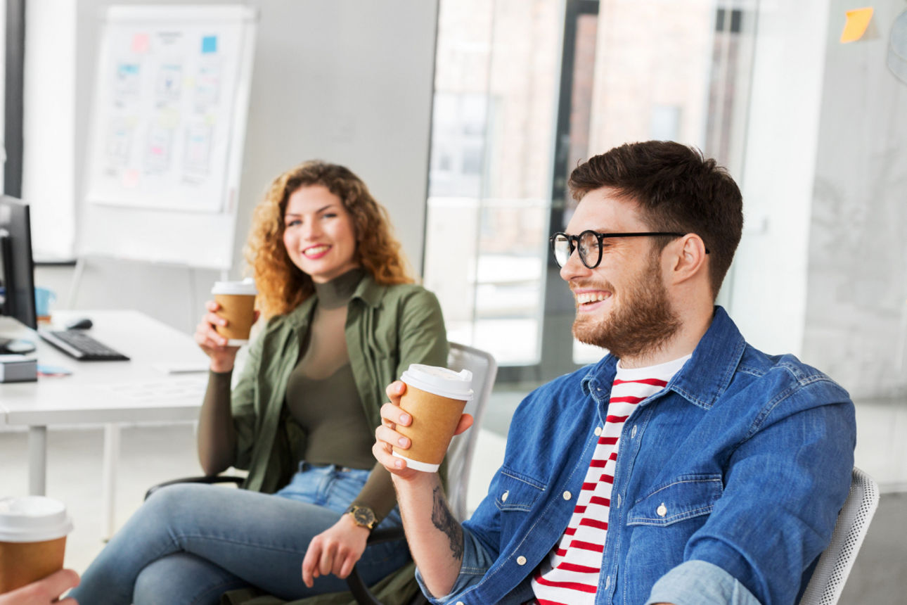 Menschen sprechen miteinander