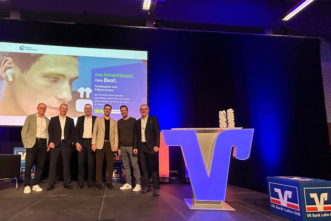 v.l.n.r. Torsten Märte, Guido Elbrecht, Steffen Simmer, Timo Boll, Presse , Vorstandssprecher Klaus Königs