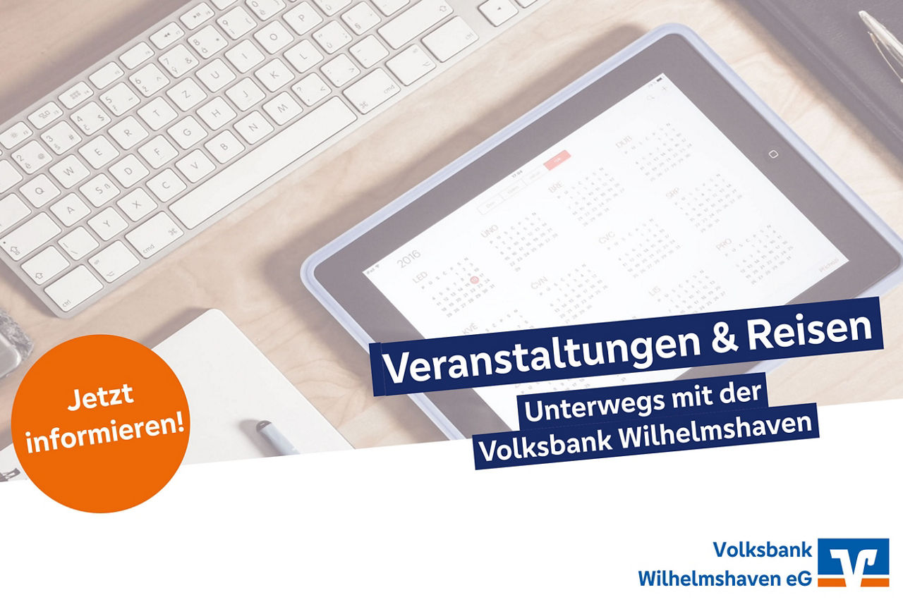 Tablett liegt auf dem Tisch neben einer Tastatur