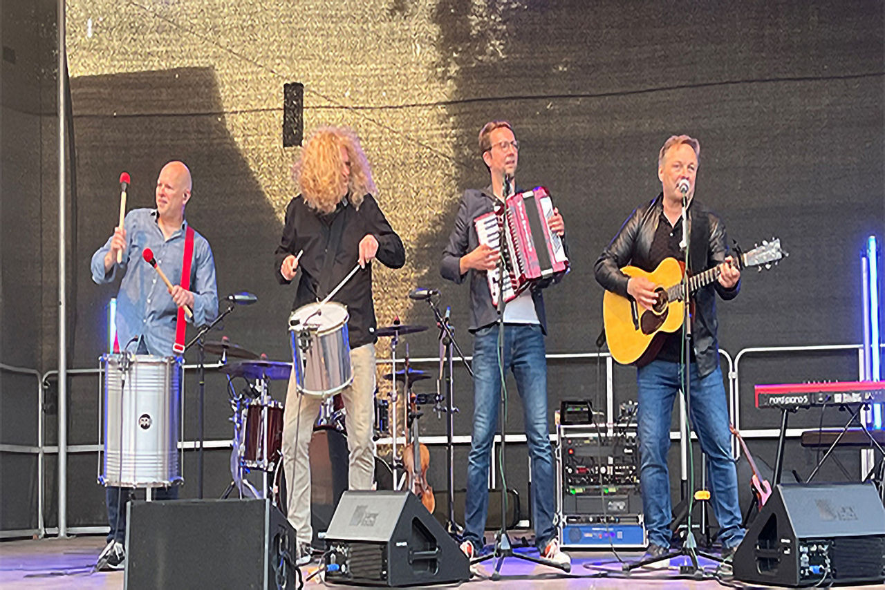 Simon & Garfunkel Revival Band - "Feelin 'Groovy"
