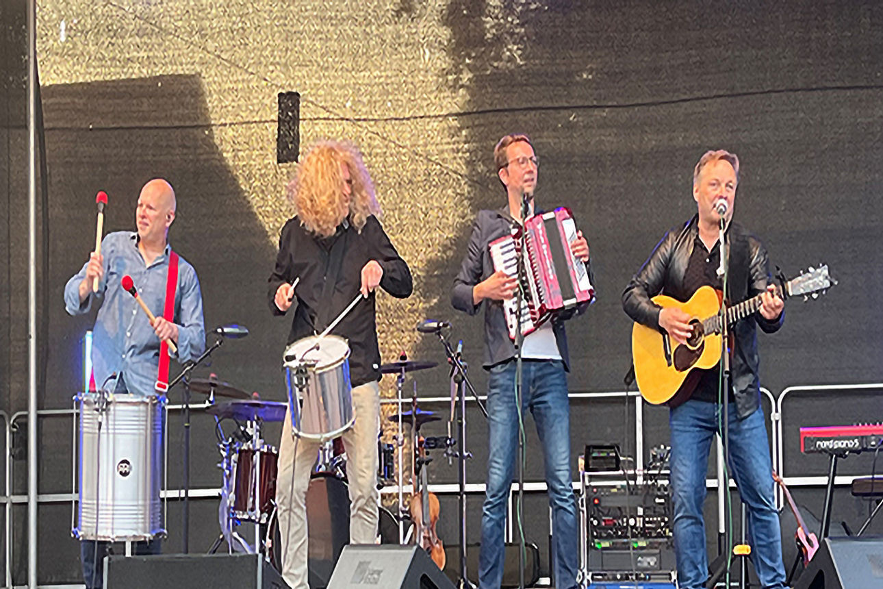 Simon & Garfunkel Revival Band - "Feelin 'Groovy"