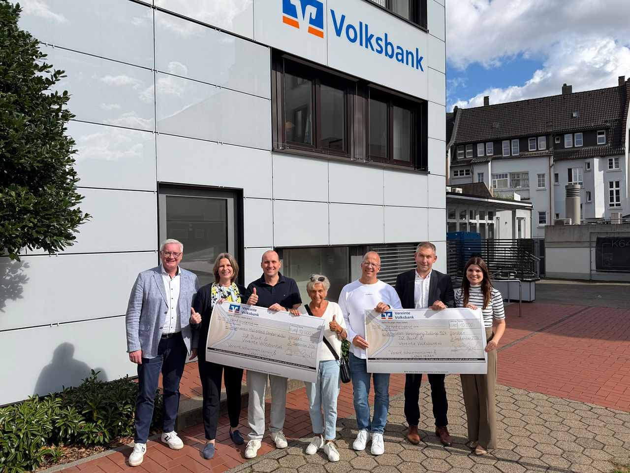 Vereinte Volksbank Spendenübergabe an Schwimmvereine in Dorsten und Bottrop 