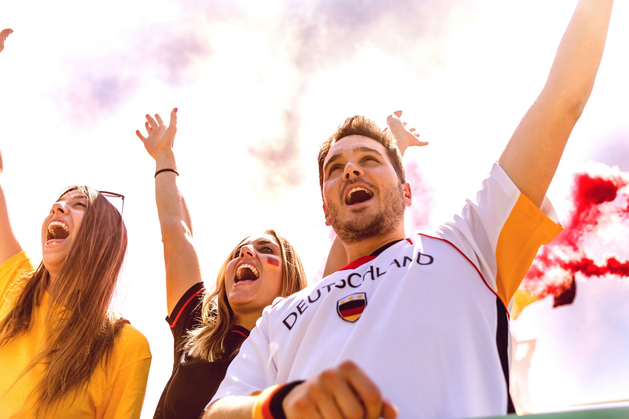 Deutschland-Fans im Stadion während eines Fussballspiels