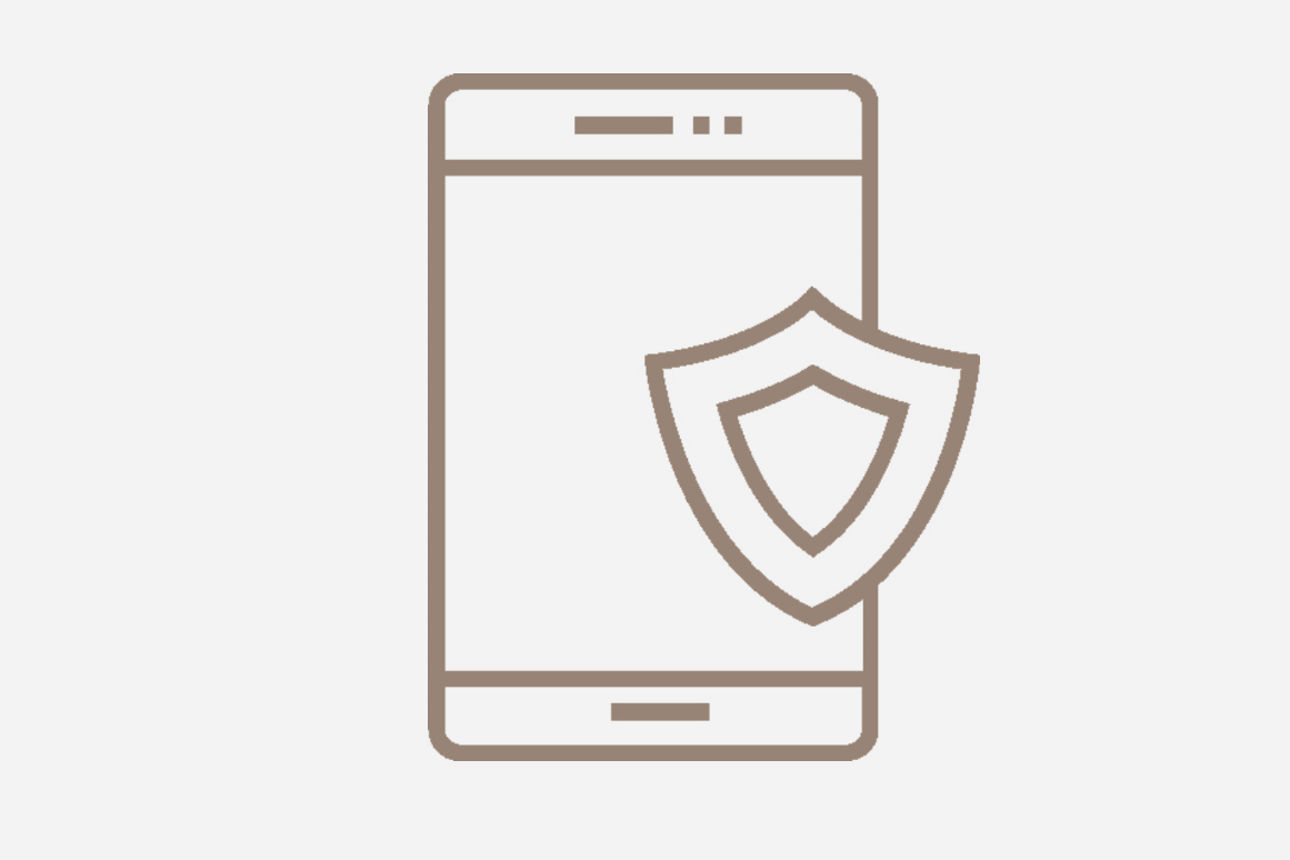 Übersicht des VermögensCockpits auf verschienden Endgeräten wie PC, Tablet und Smartphone mit einem "Play" Piktogramm