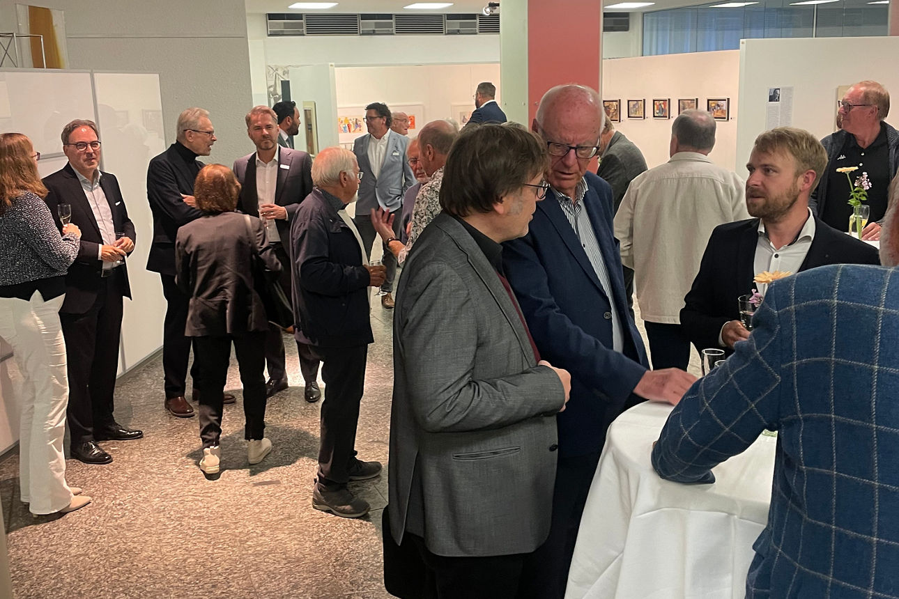 Vernissage in der Schalterhalle der Volksbank Trossingen