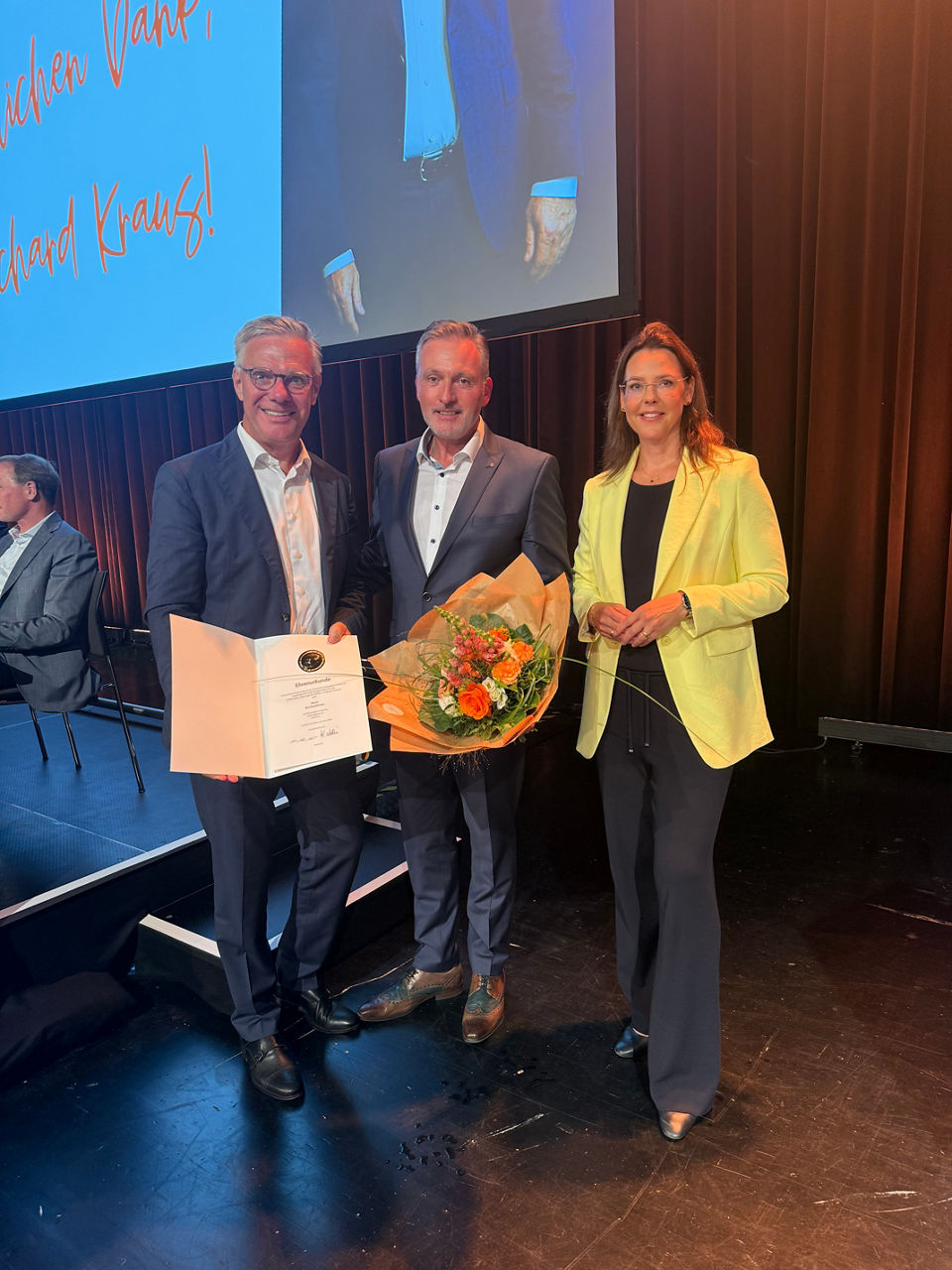 Burchard Kraus erhält goldene Ehrennadel des Genoverband e.V.