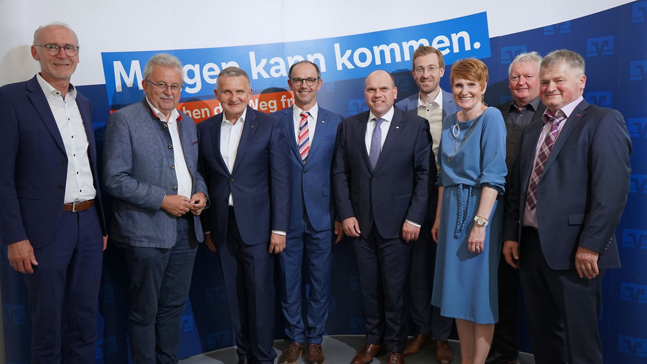 v.l.n.r.: Albert Griebl (Bezirkspräsident, Genossenschaftsverband Bayern), Josef Laumer (Landrat, Landkreis Straubing Bogen)