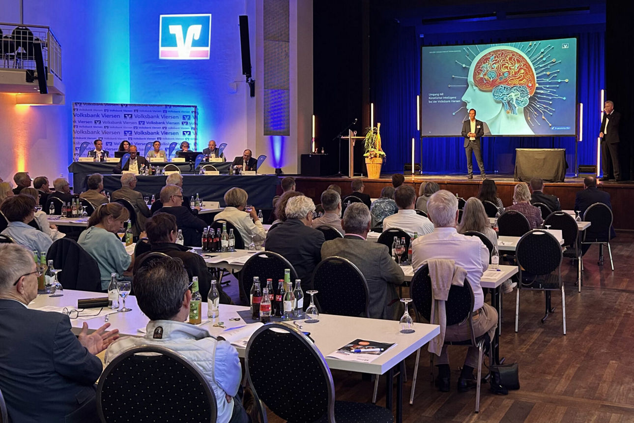 Der Vorstand der Volksbank Viersen präsentiert das erfolgreiche Geschäftsjahr 2024