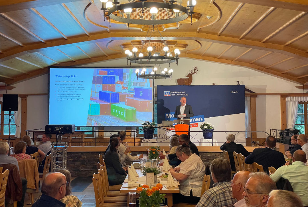 Vertreterversammlung - Uwe Massong hält eine Rede