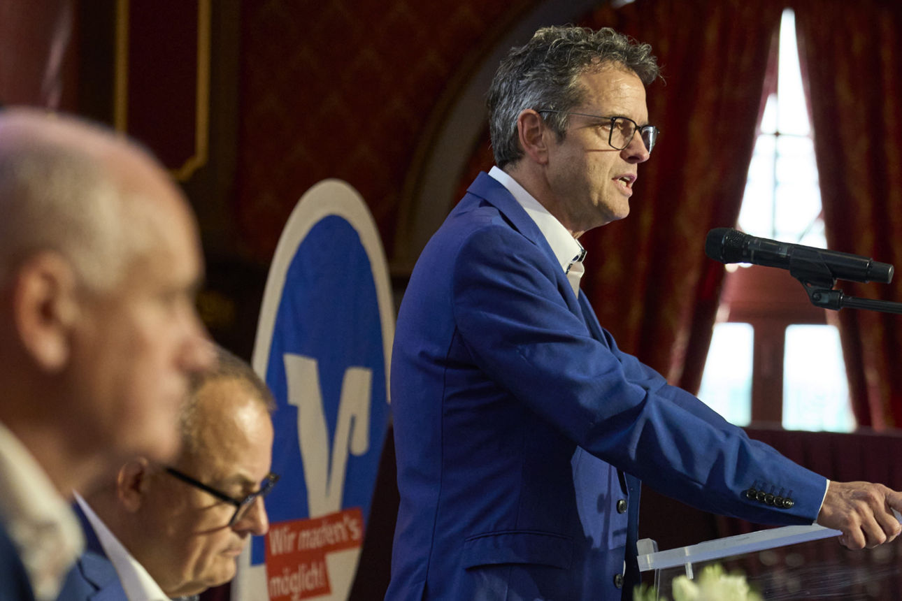 Das Bild zeigt Peter Rottenecker bei der Vertreterversammlung