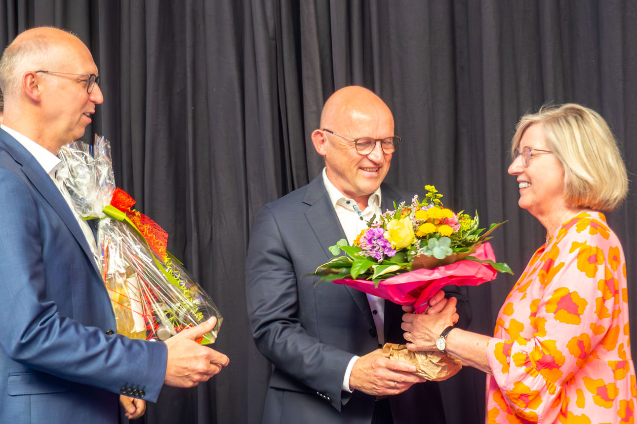 Präsentübergabe an Ursula Kampers