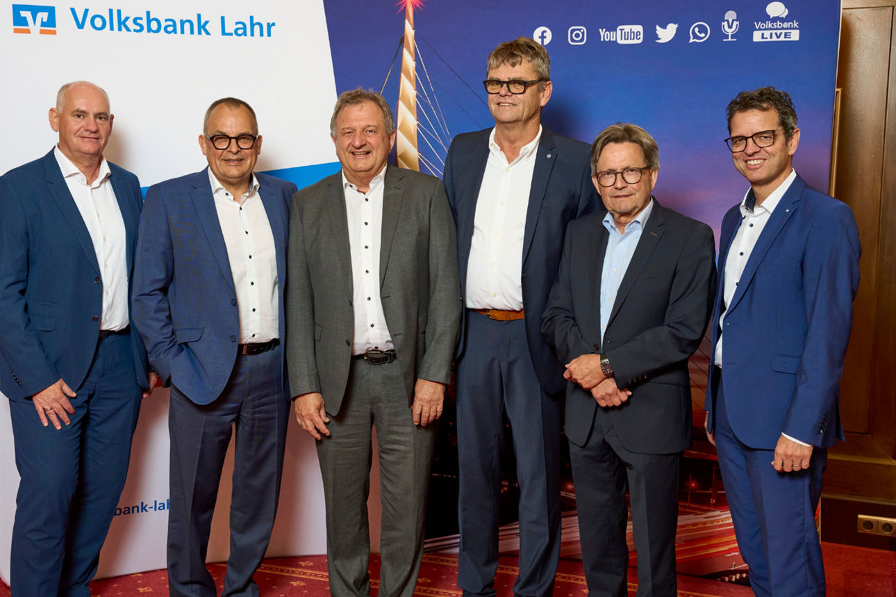 Auf dem Bild sind Richter, Neugarth, Machleid, Kern, Sauter und Rottenecker zu sehen