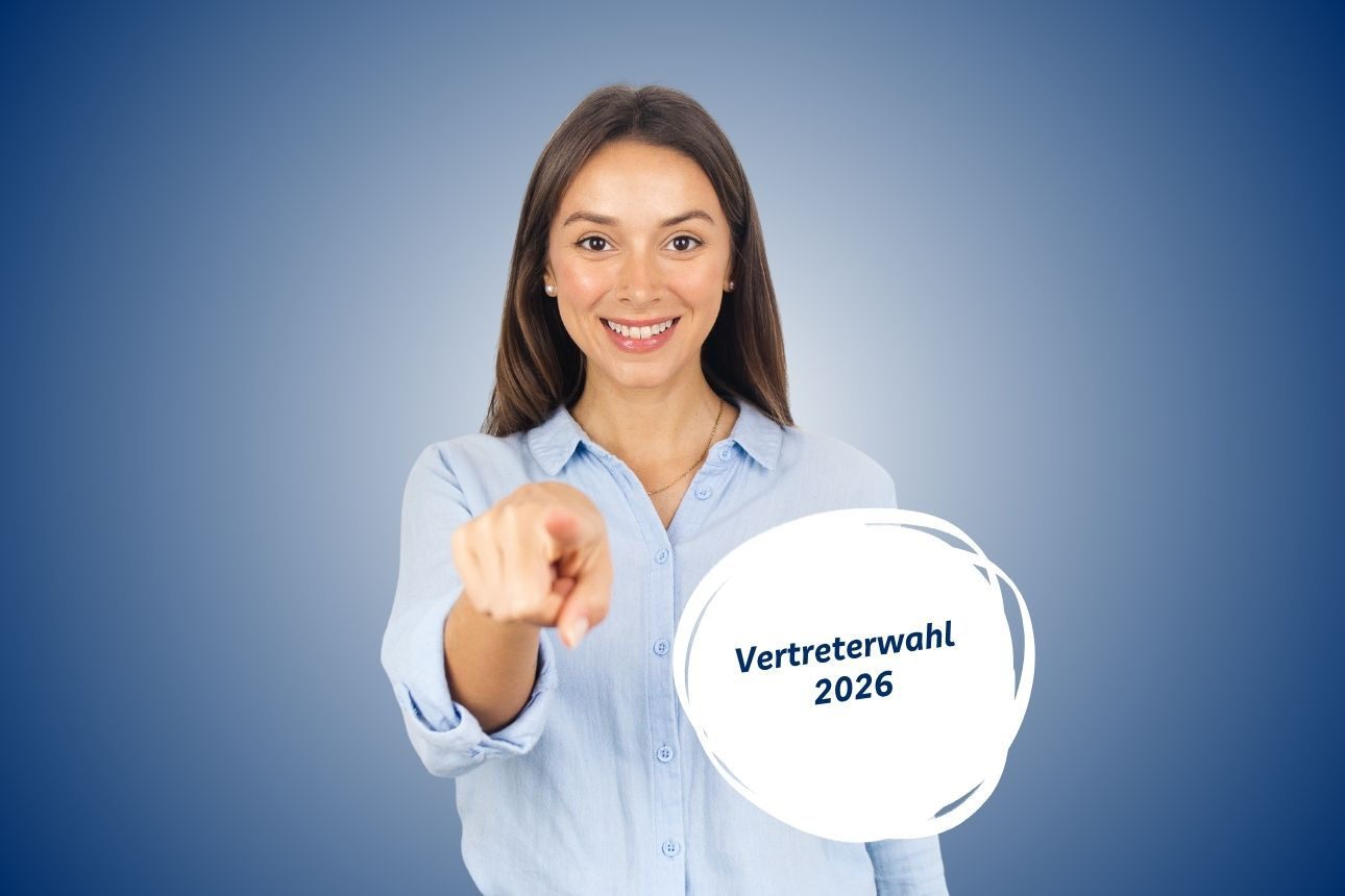 eine junge Frau zeigt mit dem Zeigefinger auf dich