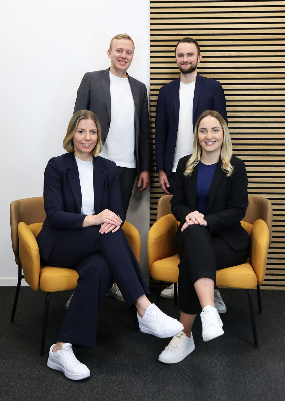 Das Bild zeigt die vier Berater des Teams Jugendmarkt