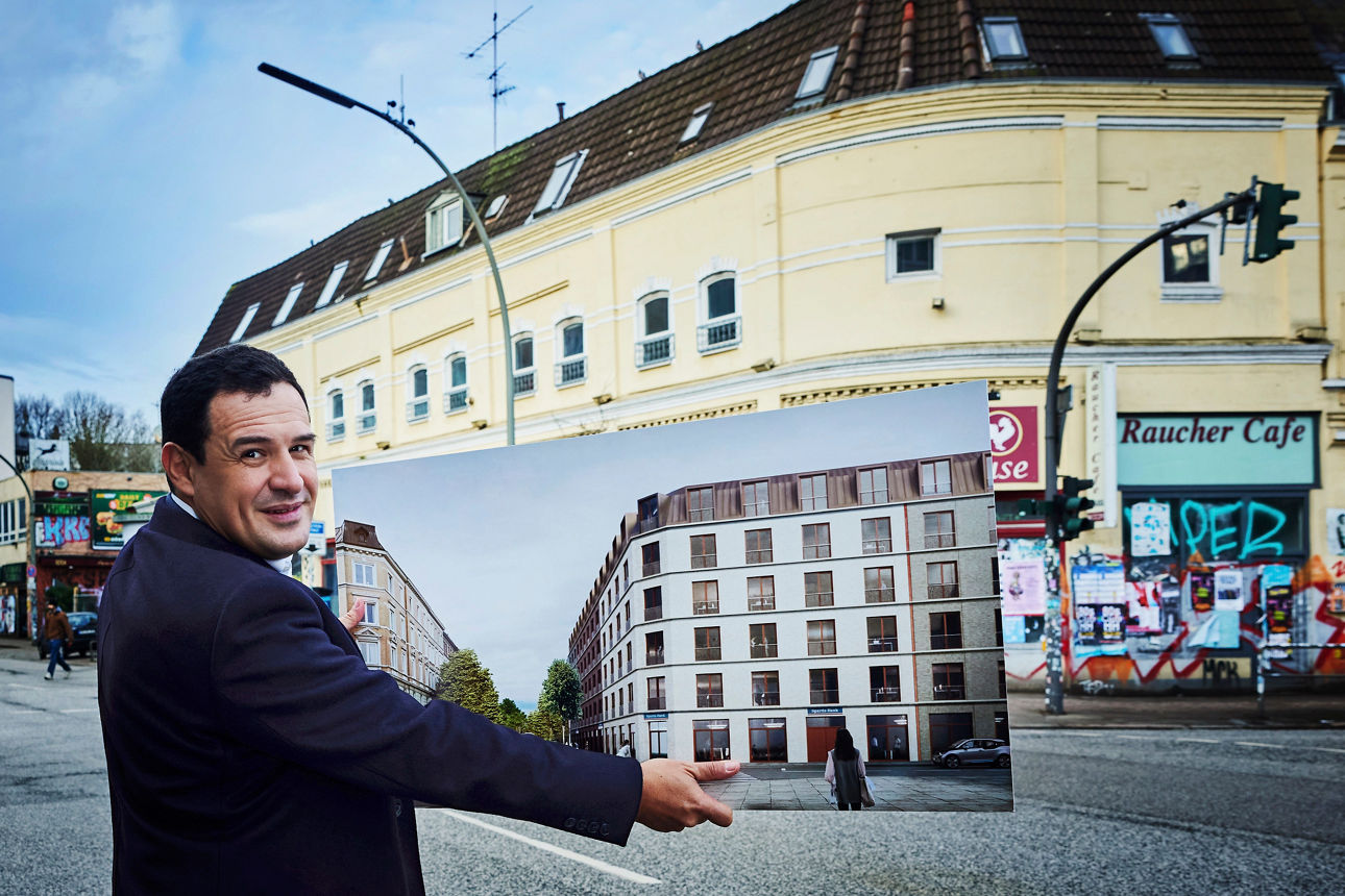 Stephan Liesegang, Sparda Bank Vorstand vor der neuen Zentrale Hamburg Altona-Ottensen