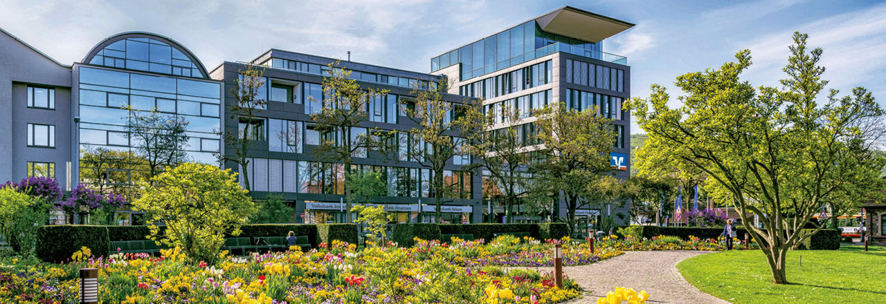 Volksbank Ettlingen Gebäude mit Stadtparkt