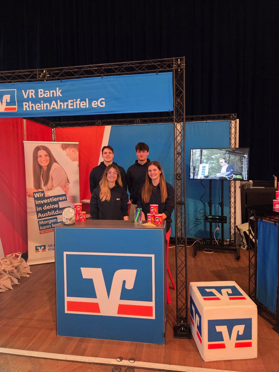 Messestand der VR Bank RheinAhrEifel eG auf der Vocatium, Slogan „Wir investieren in deine Ausbildung“