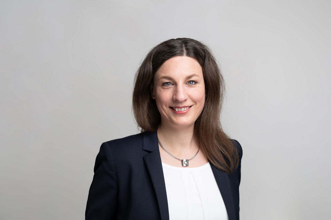 Portrait-Aufnahme Bankmitarbeiterin