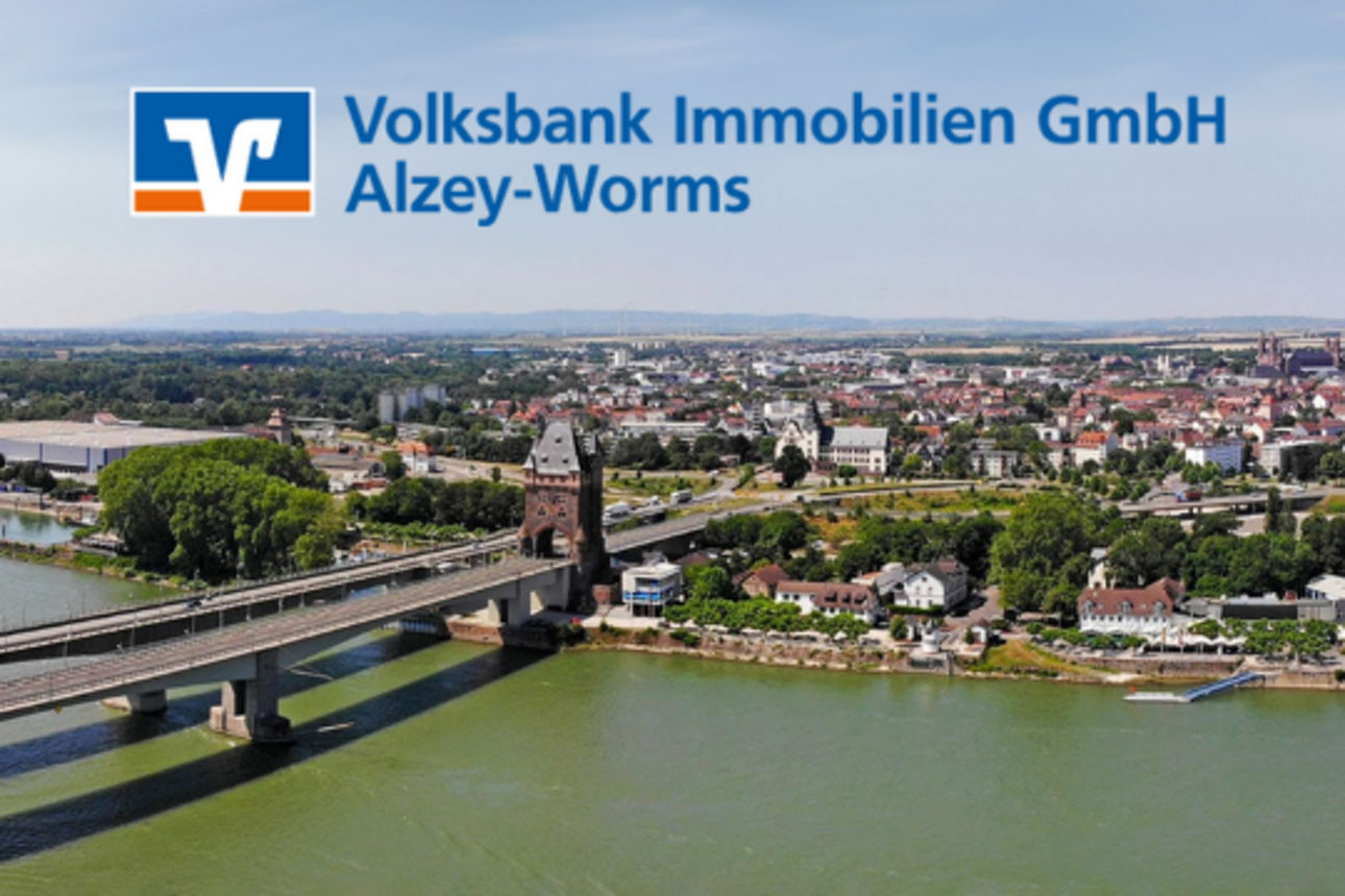 Ein Bild von Worms mit Blick auf die Nibelungenbrücke.