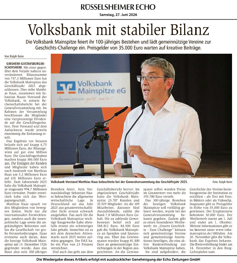 Zeitungsausschnitt aus dem Rüsselsheimer Echo mit Abbildung von Vorstandsvorsitzenden Matthias Haas bei der Generalversammlun