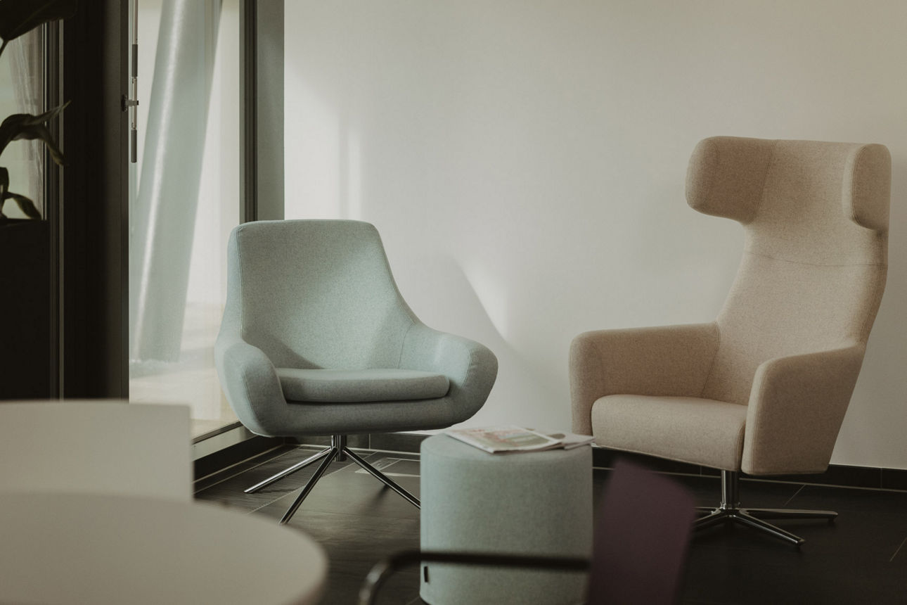 Moderne Möbel ermöglichen eine zeitgemäße und partnerschaftliche Beratung.