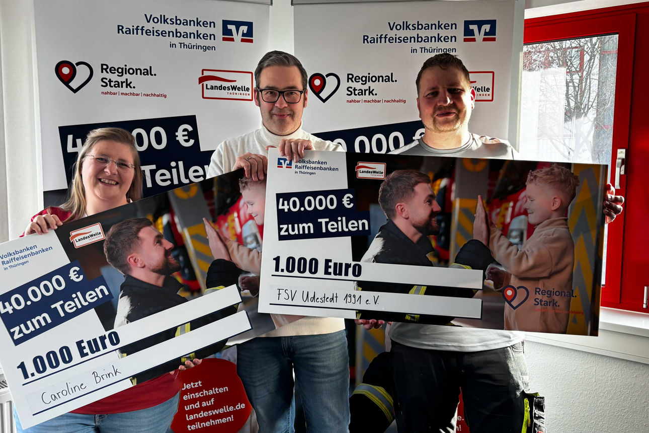 Gewinnerin Caroline B. und FSV Udestedt 1991 mit Vertreter von Landeswelle