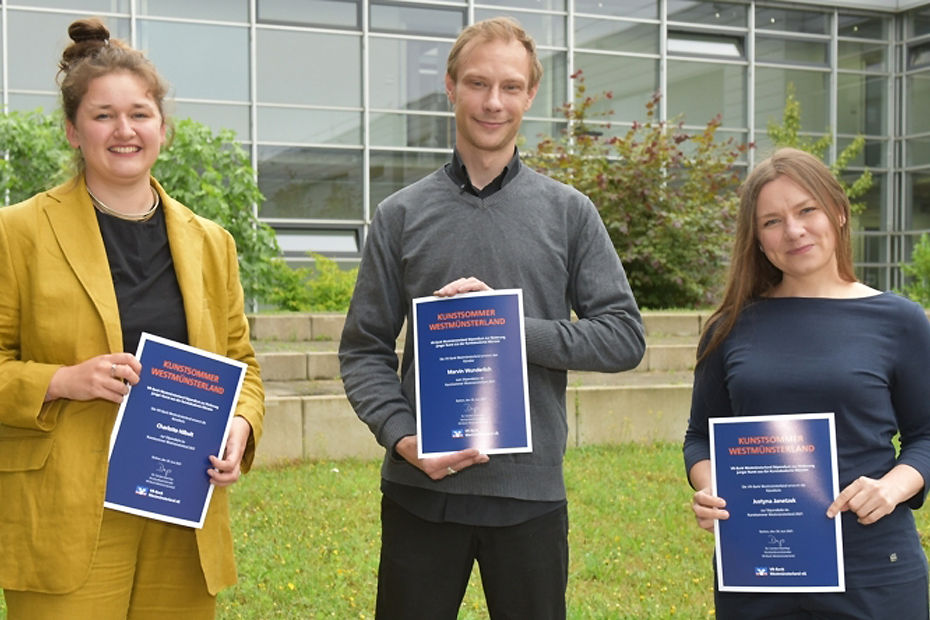 Foto zeigt die 3 Stipendiaten des Jahres 2021