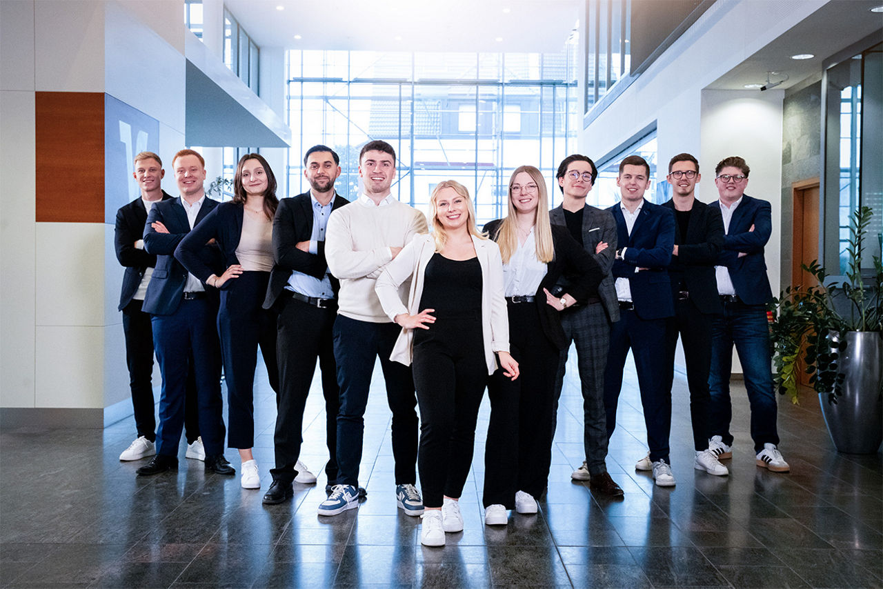 Gruppenfoto der YoungProfessionals in der Eingangshalle Borken 