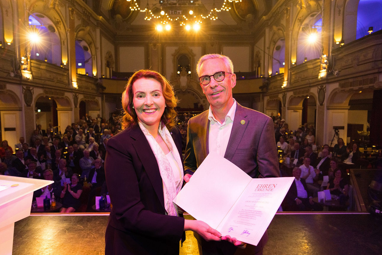 Verleihung der Ehrennadel in Gold des Deutschen Genossenschafts- und Raiffeisenverbandes