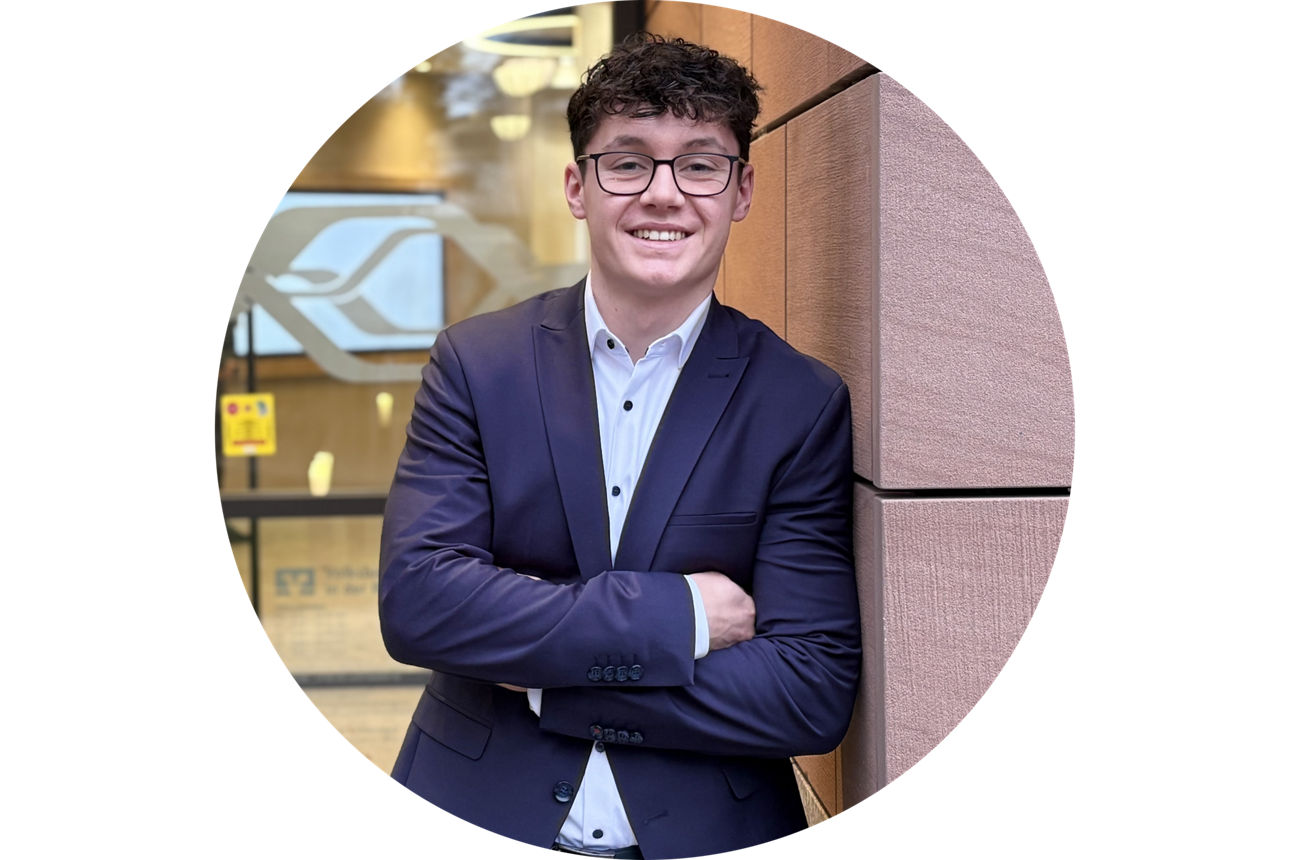 Lukas Vollmer, Auszubildender