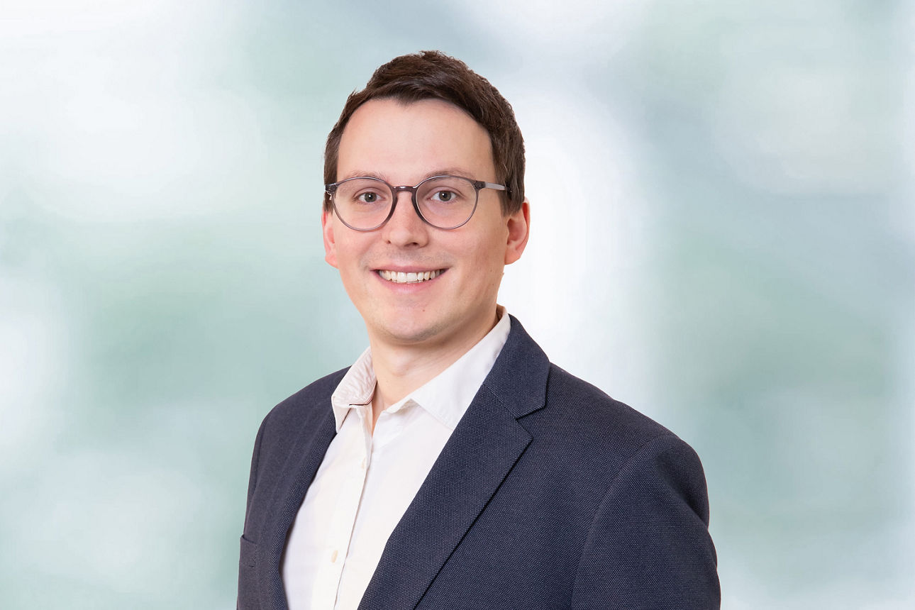 Portraitaufnahme unseres Kollegen Marcel von Czapiewski