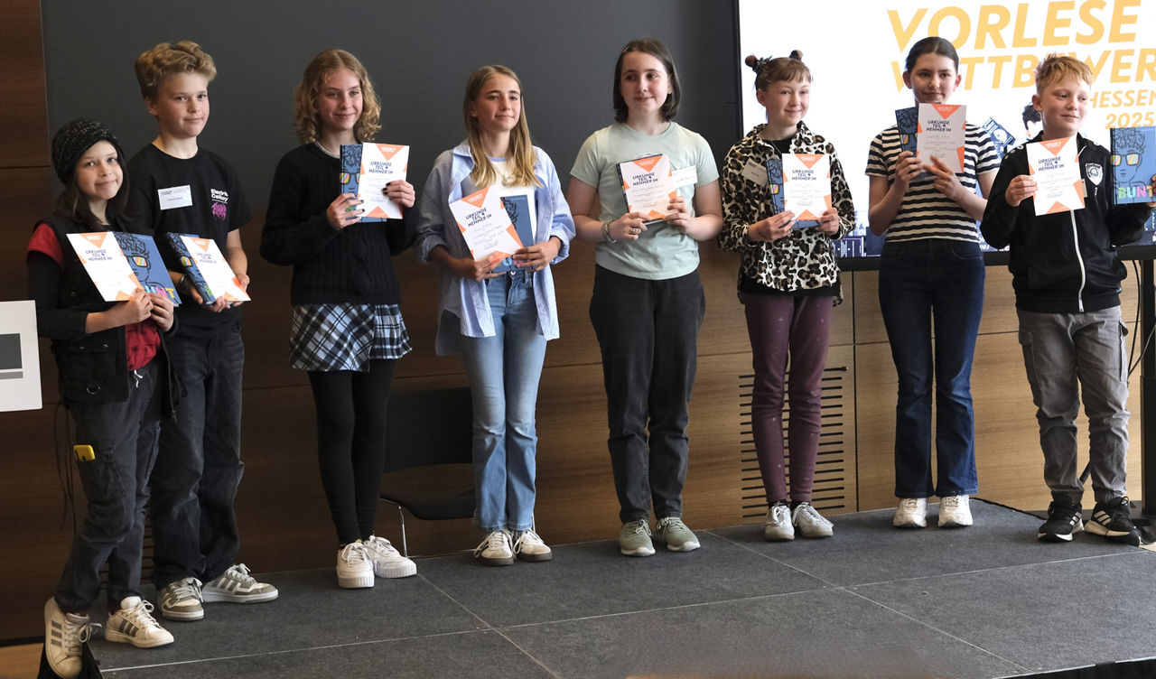 Vorlesewettbewerb 2026: Teilnehmende Schüler:innen am Hessenentscheid, Gruppenfotot
