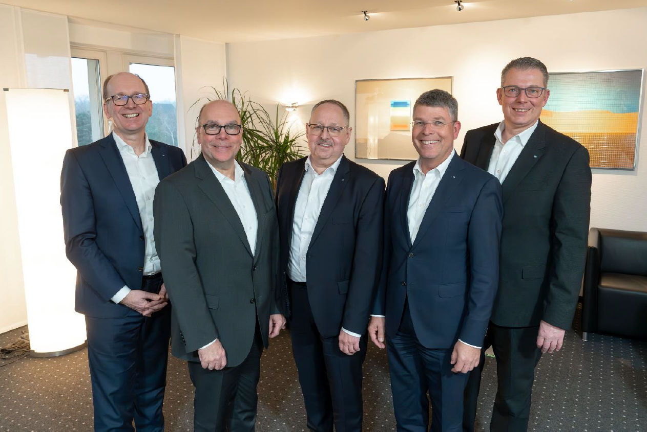 Ein Foto der fünf Vorstände der neuen Bank