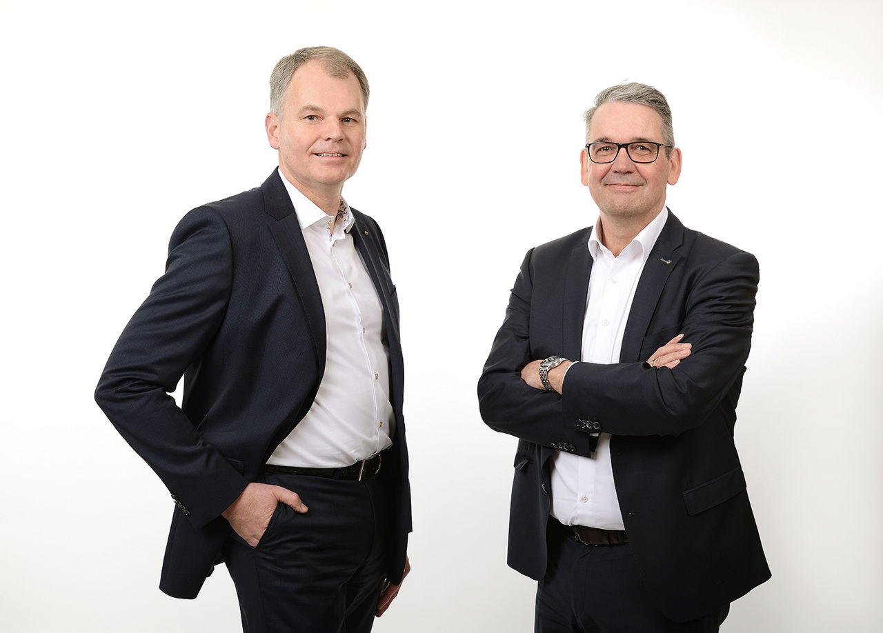 Zwei Herren in Anzügen (Foto unserer Vorstandsmitglieder)