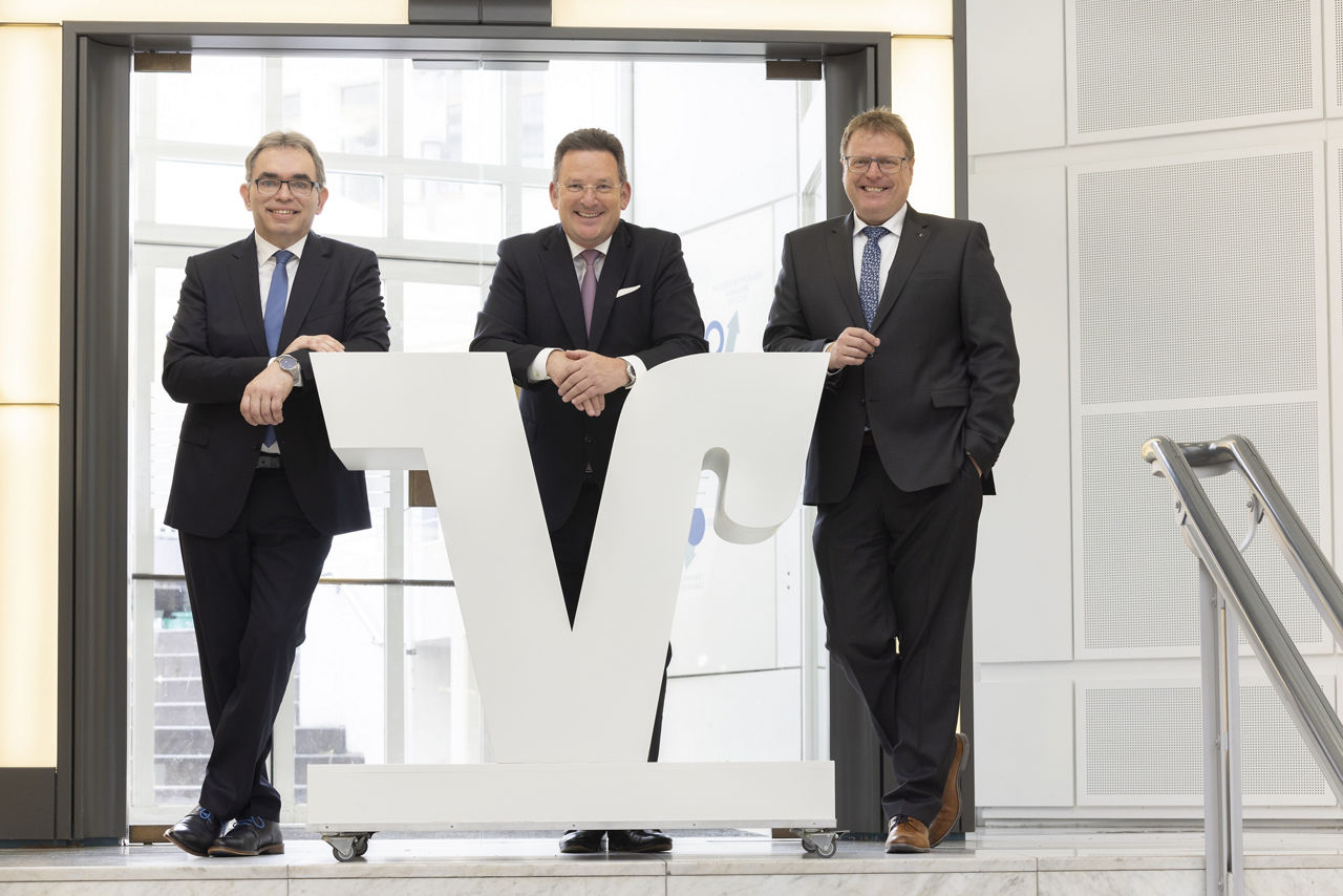 Die ehemaligen Volksbank-Vorstände Hubert Overesch, Thomas Jakoby und Ulrich Weßeler in einer Reihe