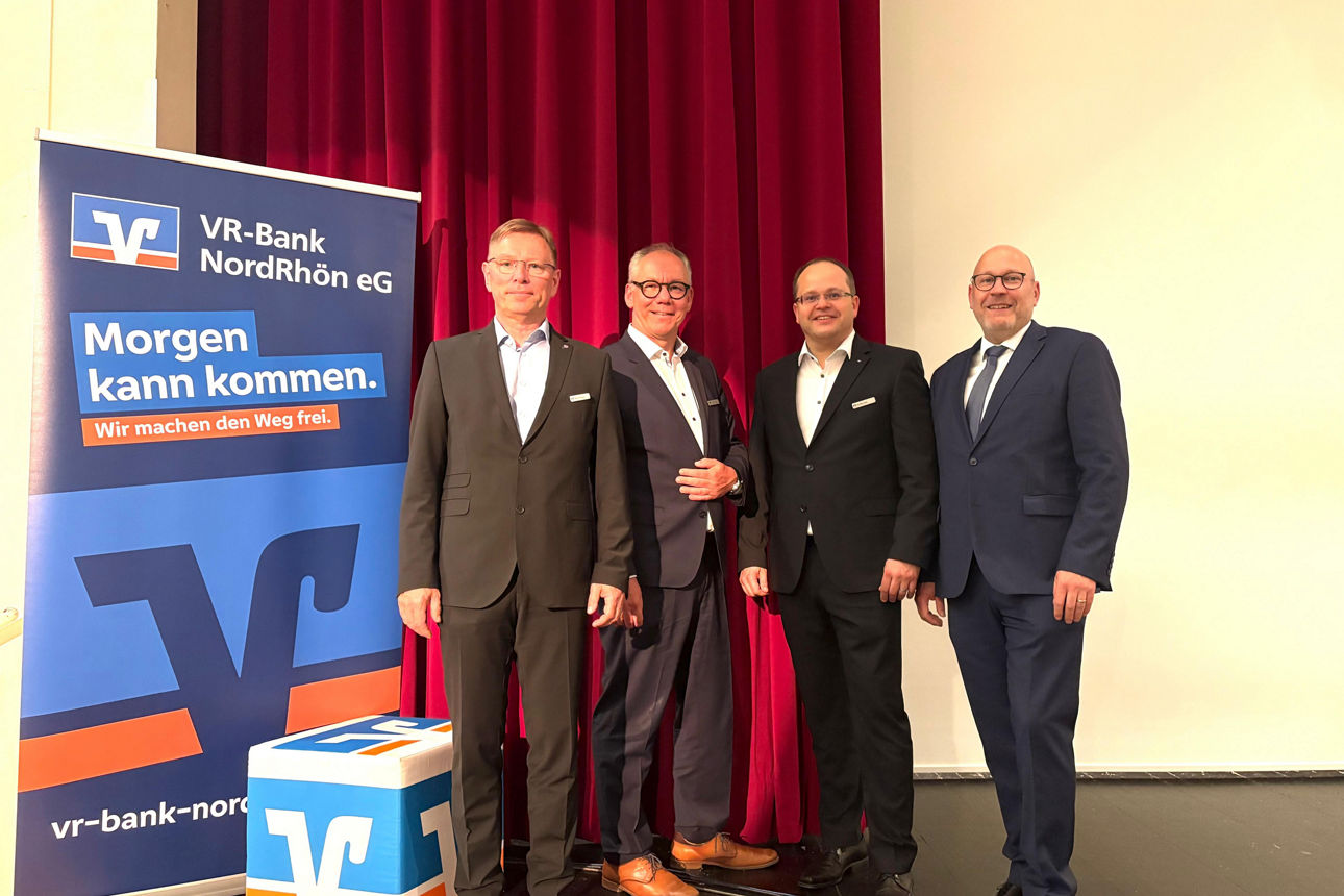 Vorstände Mengel, Hahn und Roth sowie Aufsichtsratsvorsitzender Priller