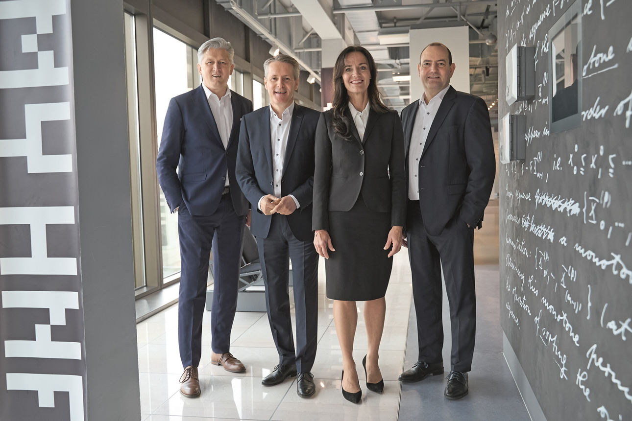 Der Vorstand der VerbundVolksbank OWL: Ansgar Käter, Frank Sievert, Ina Kreimer, Thorsten Wolff