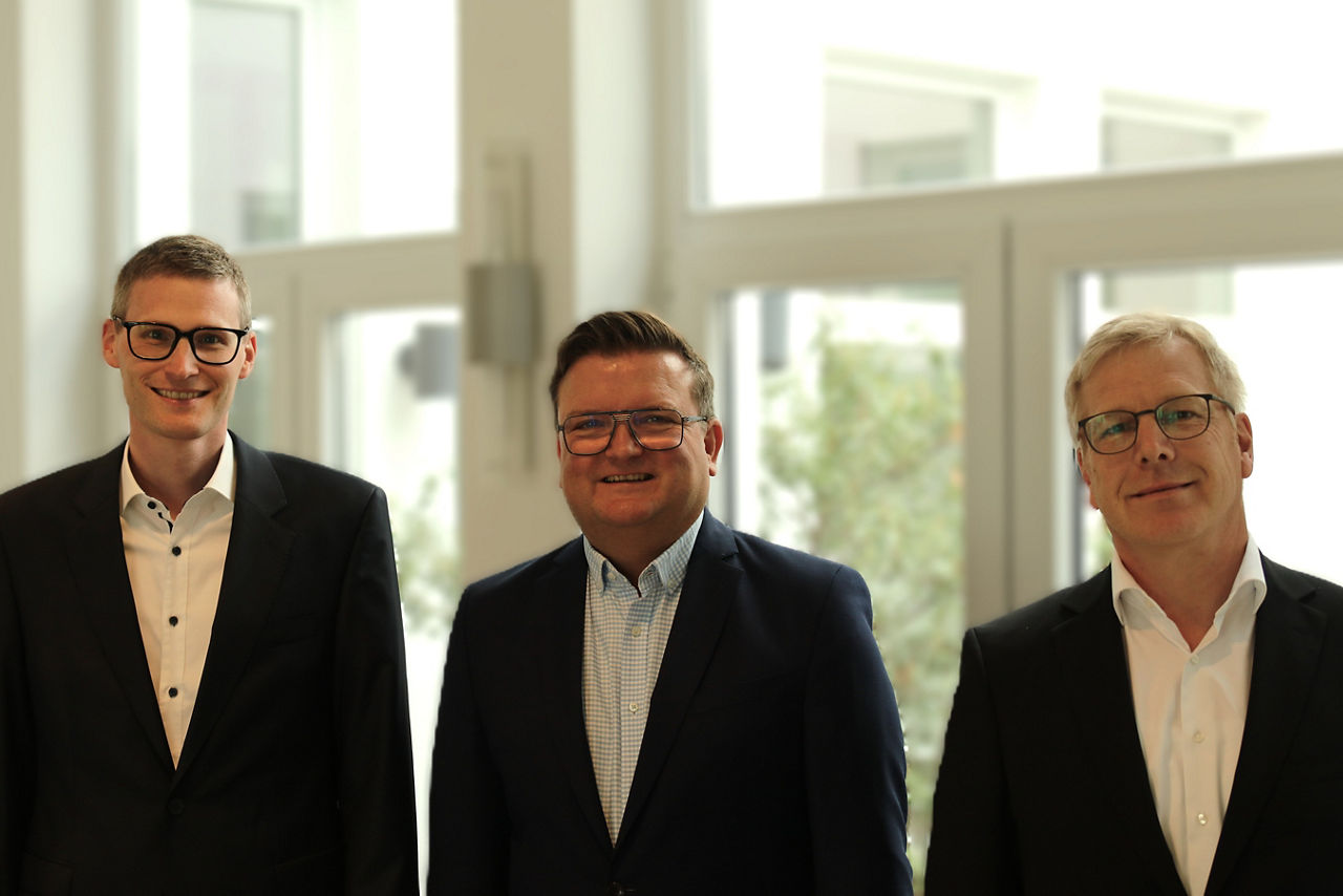 Foto unseres Vorstands zusammen mit Aufsichtsratsvorsitzenden