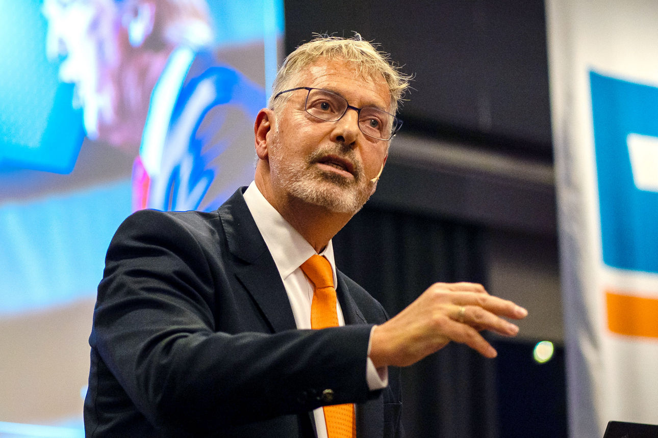 Vortrag-zum-Thema-Geldanlage-von-Philipp-Vorndran-(Flossbach-von-Storch)-beim-VR-Bank-Forum-2024