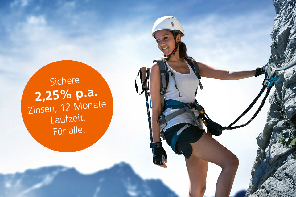 Bild einer jungen Frau am Klettersteig