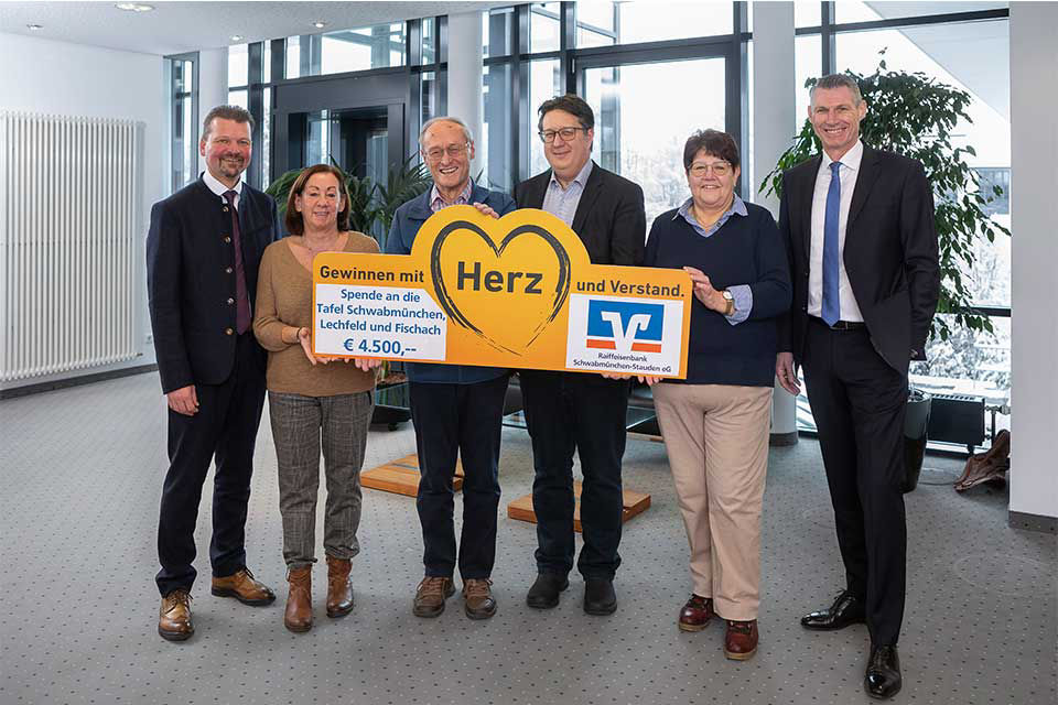 Raiffeisenbank Schwabmünchen-Stauden eG spendet an Tafel 4.500 EUR