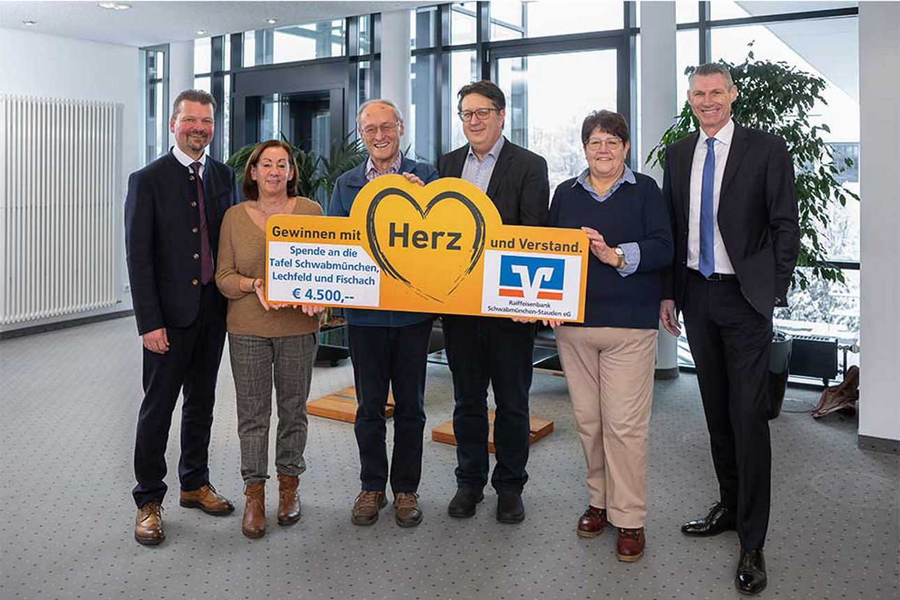 Raiffeisenbank Schwabmünchen-Stauden eG spendet an Tafel 4.500 EUR