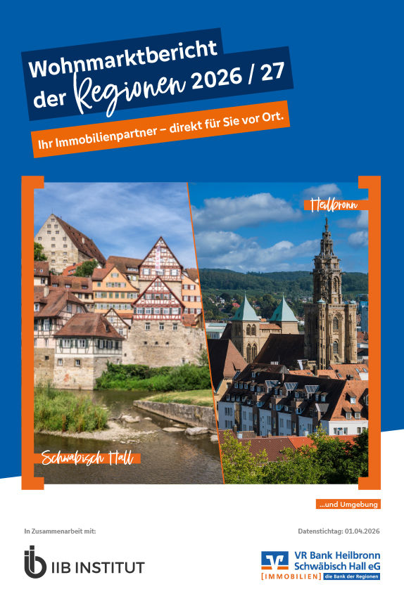 Es steht auf blauem Hintergrund der Text „Wohnmarktbericht der Regionen“ und „Ihr Immobilienpartner – direkt für Sie vor Ort“. Darunter im Bild sind zwei Fotos: links die Altstadt von Schwäbisch Hall, rechts die Innenstadt von Heilbronn.