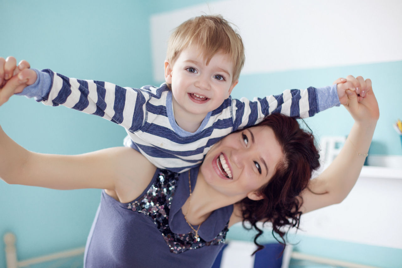 wachstumssparen_Mama_mit_Jungen_©canva